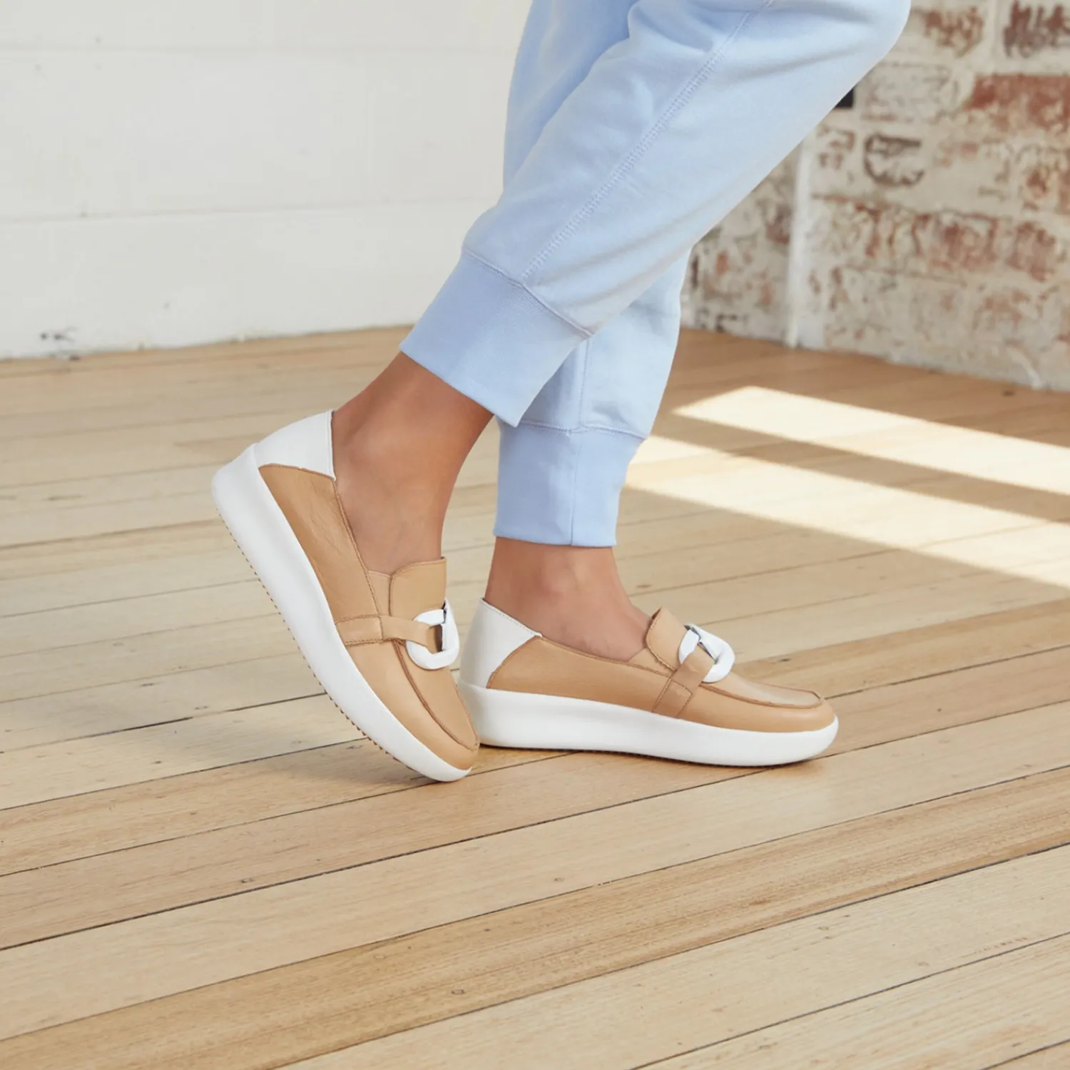 New Mooch Sneaker - Caramel - AE4 Sneakers
