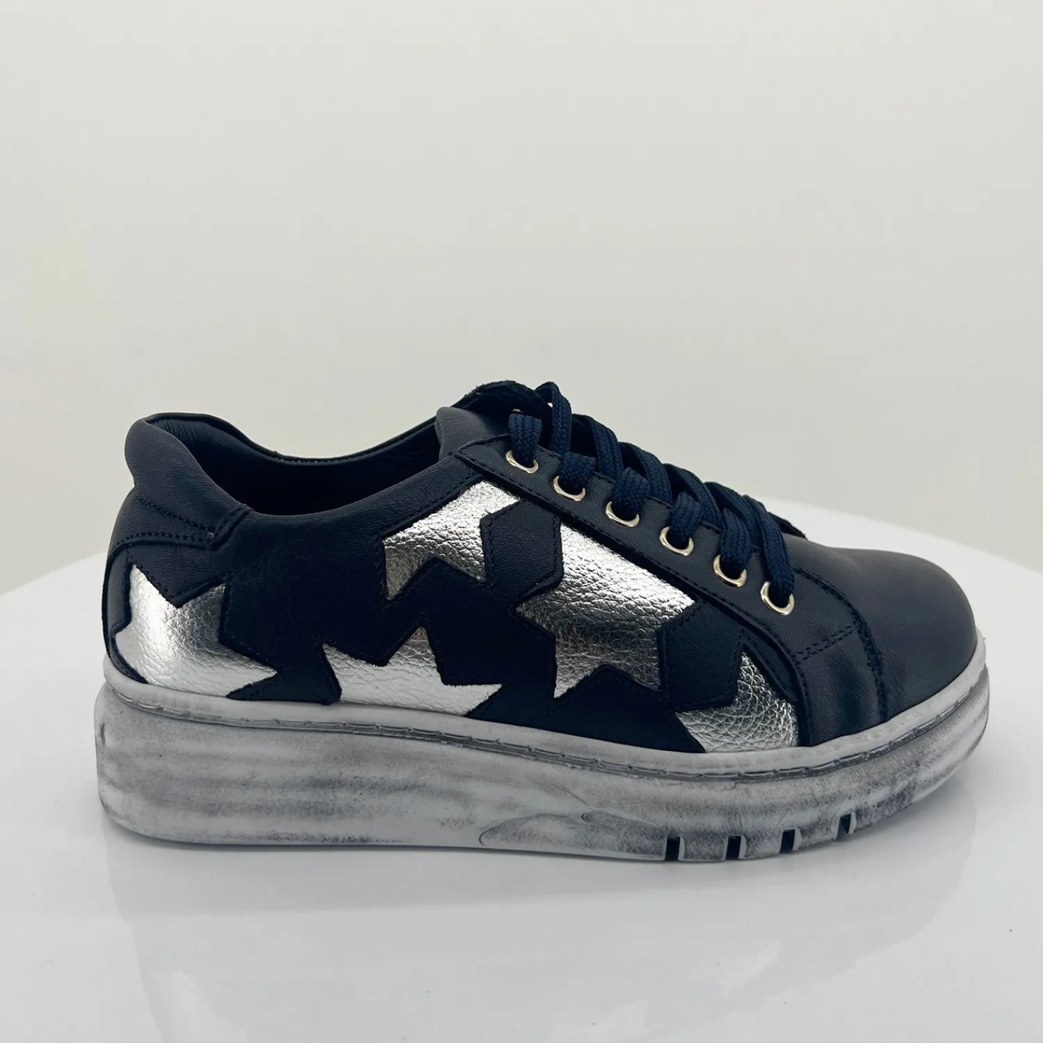 Best Navy Silver Taipei Sneaker - RS35 Sneakers