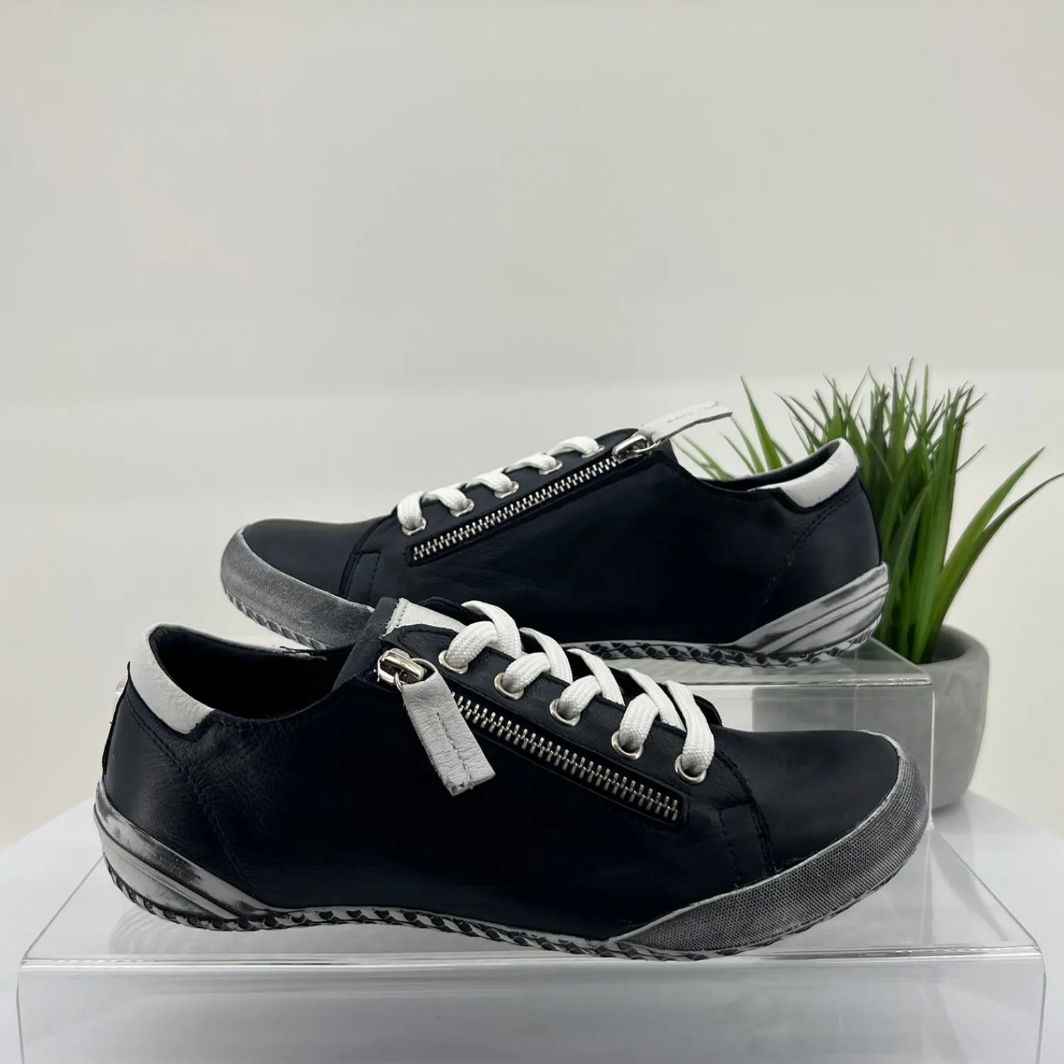 Hot Tess Flat Sneaker | White/Navy | RS12 Sneakers